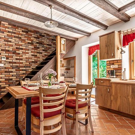 House By The Stream - Happy Rentals Avce Екстер'єр фото