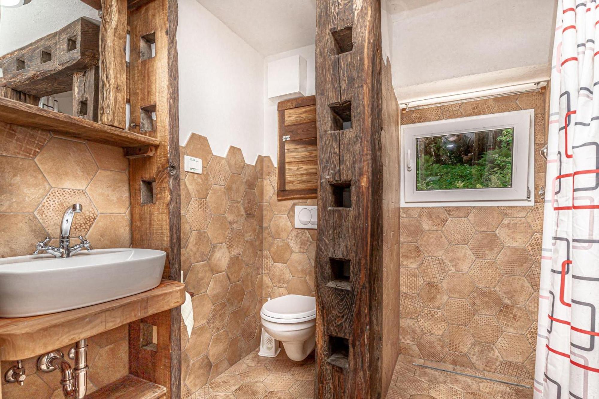 House By The Stream - Happy Rentals Avce Екстер'єр фото