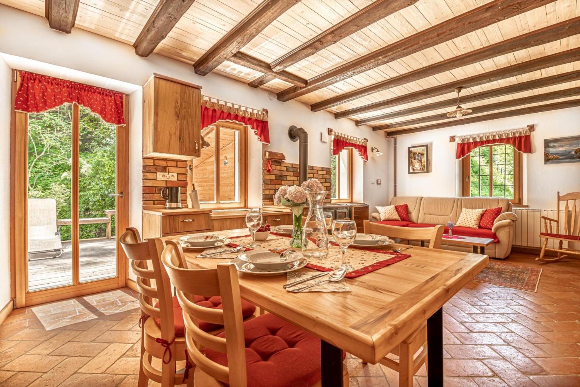 House By The Stream - Happy Rentals Avce Екстер'єр фото