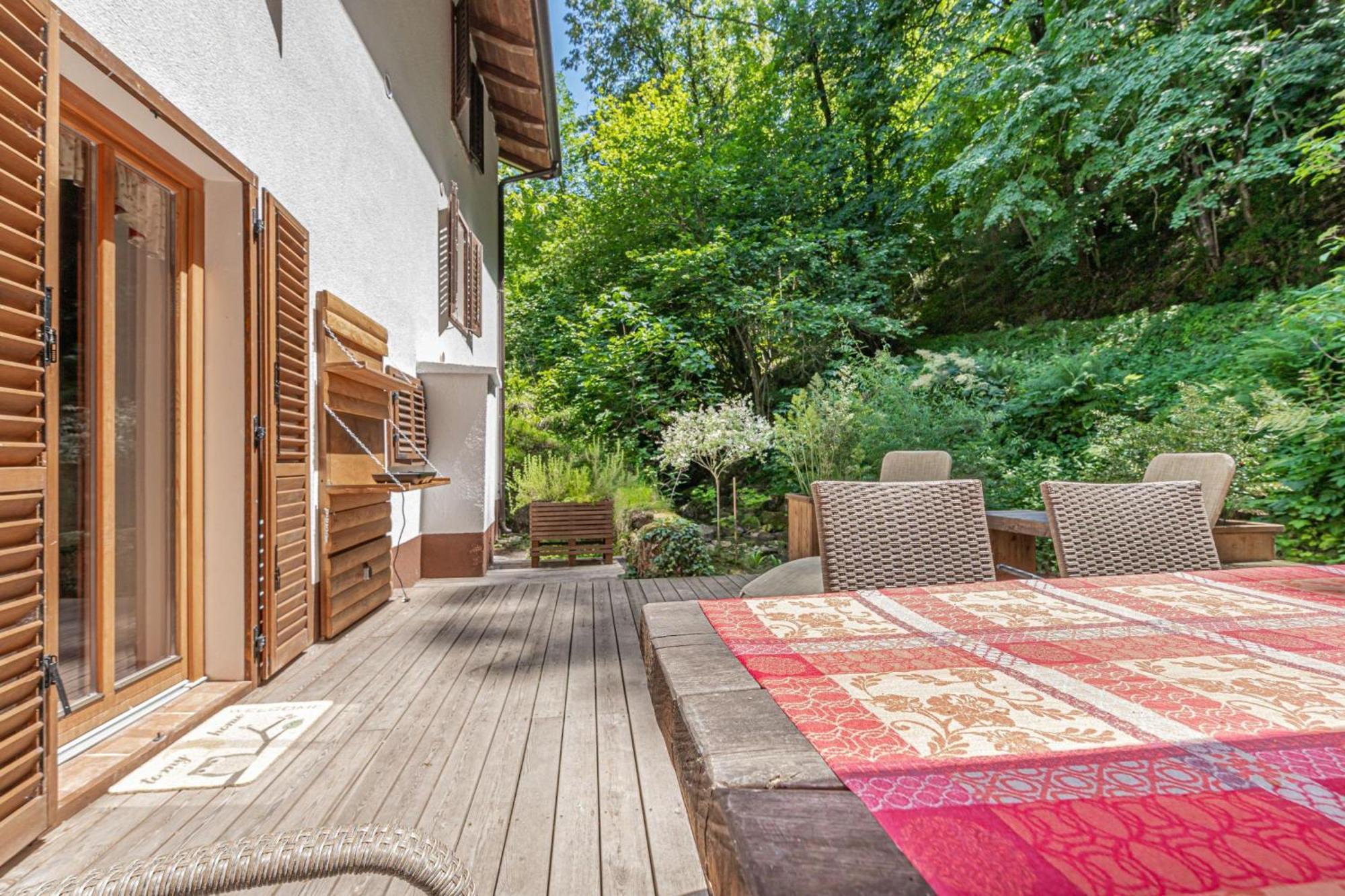 House By The Stream - Happy Rentals Avce Екстер'єр фото
