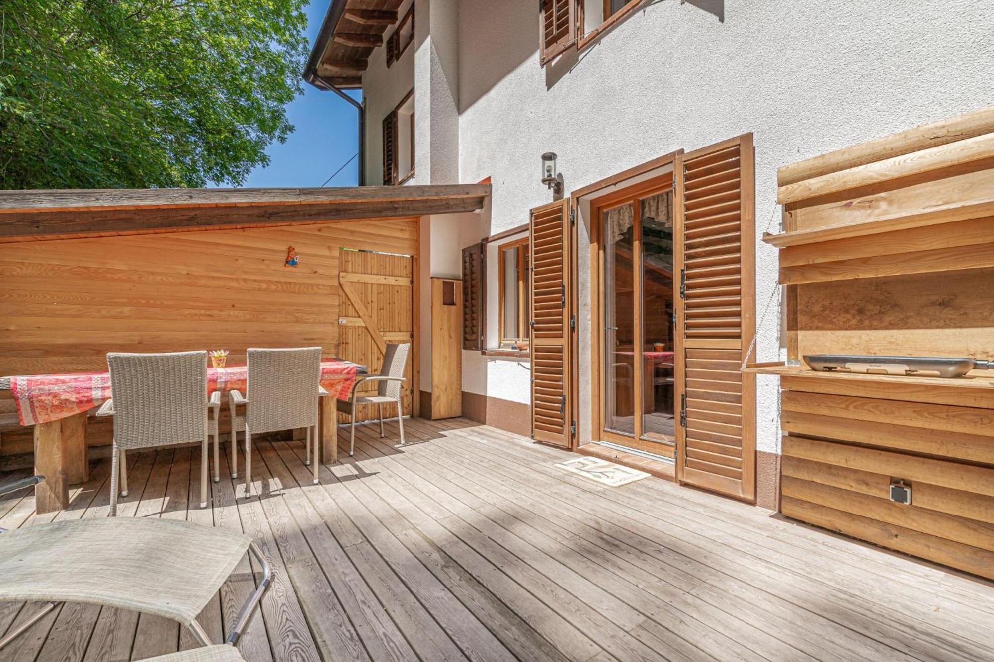 House By The Stream - Happy Rentals Avce Екстер'єр фото
