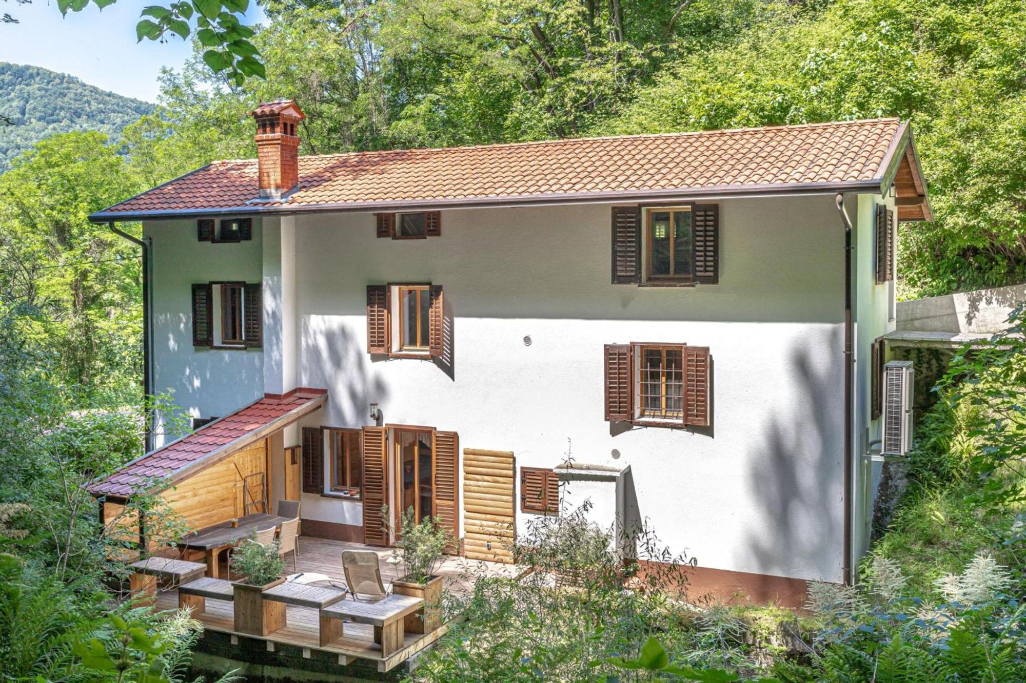 House By The Stream - Happy Rentals Avce Екстер'єр фото